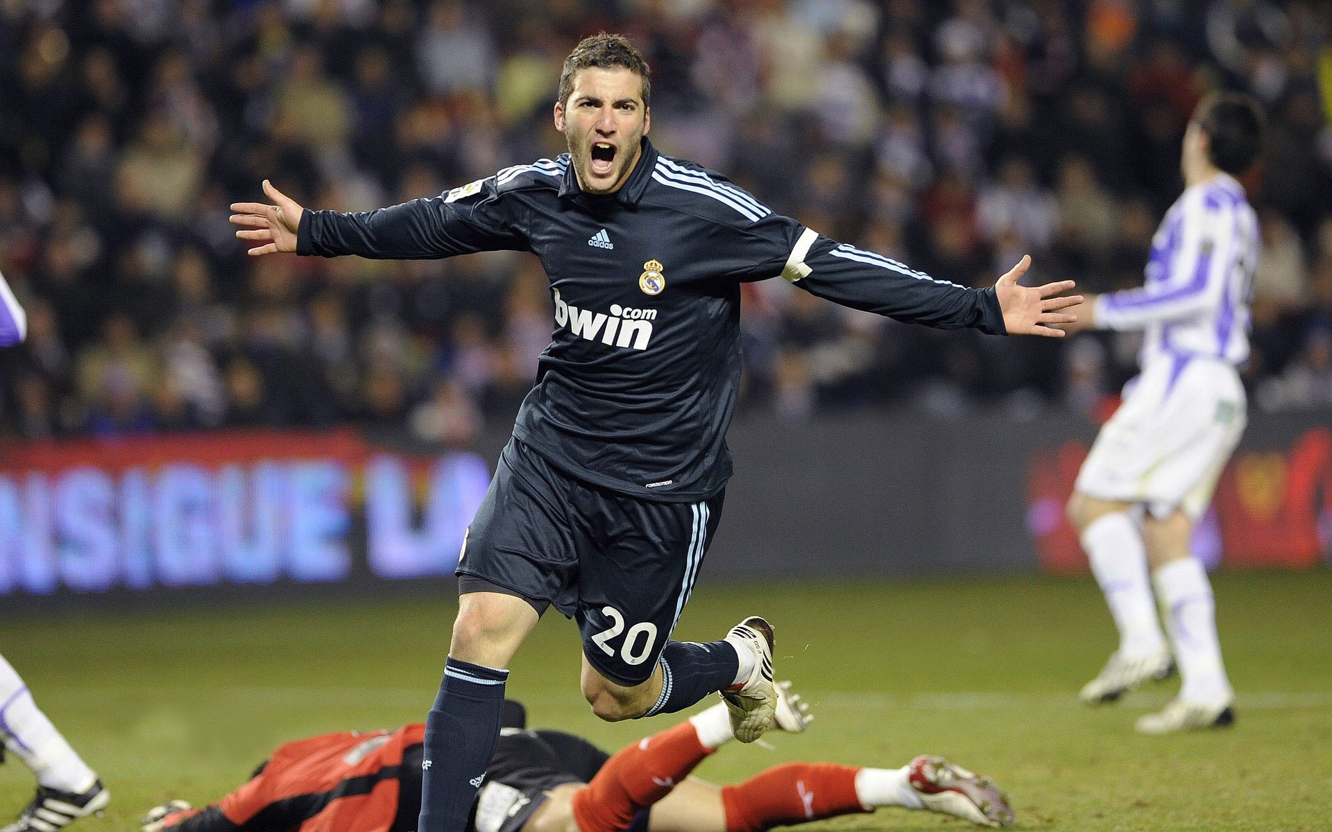 Scout回归赛场，出色防守首场状态亮眼，曼联观众沸腾！